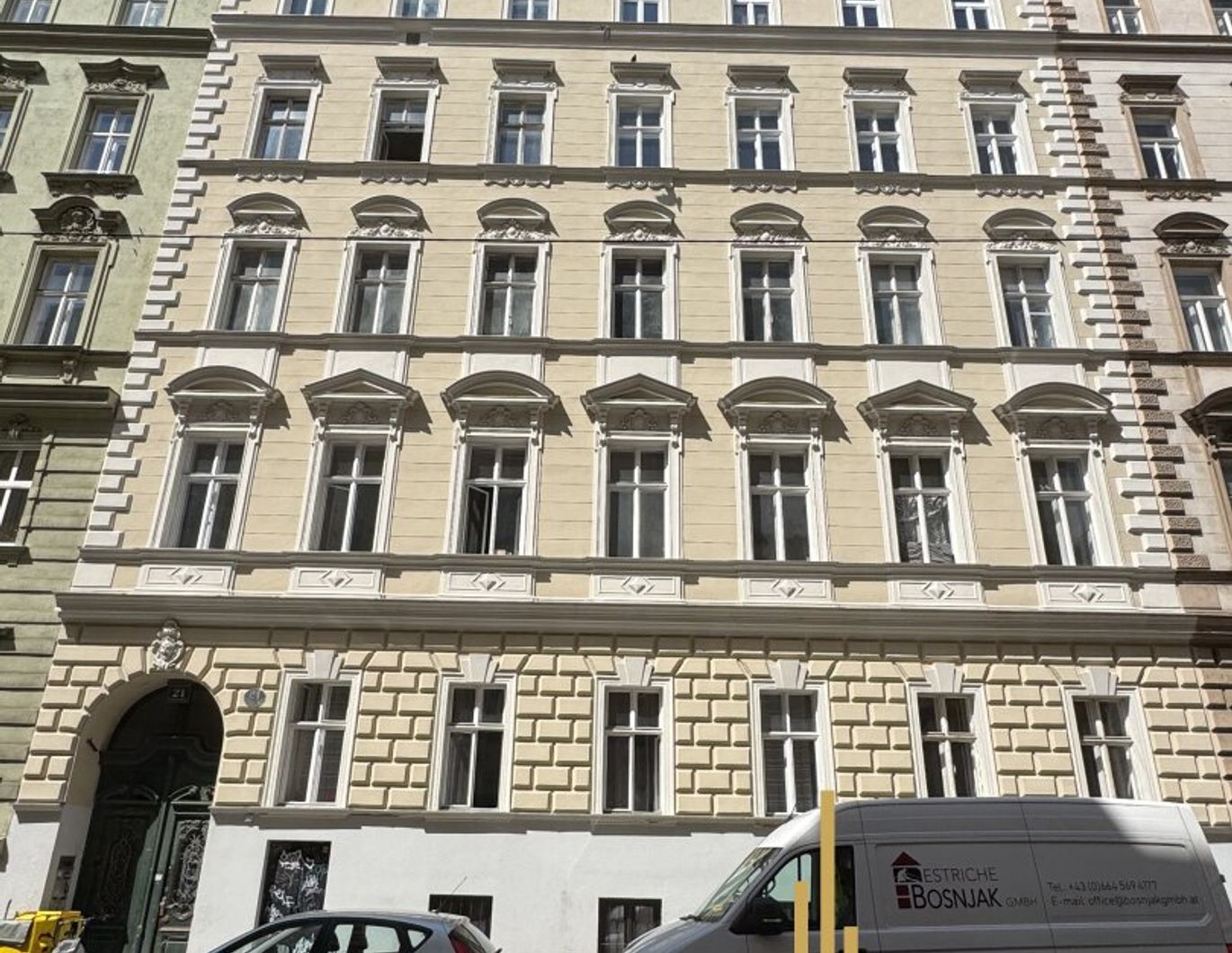 Historisches Zinshaus mit Garten, Garage und Rohdachboden in bester Lage in 1090 Wien