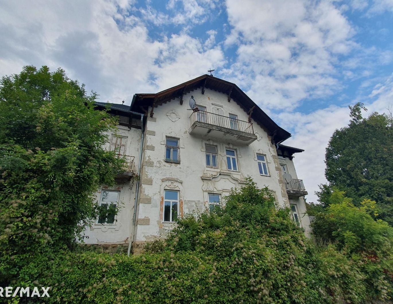 Charmante Villa mit großem Grundstück und Sanierungspotenzial in Unterkirchbach