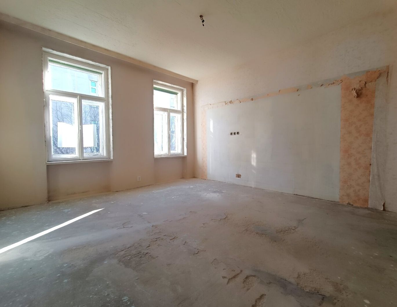 Perfekte Lage im 16. Bezirk - Sanierungsbedürftige 2-Zimmer Wohnung mit ausgezeichneter Anbindung! Nähe U3 Ottakring!