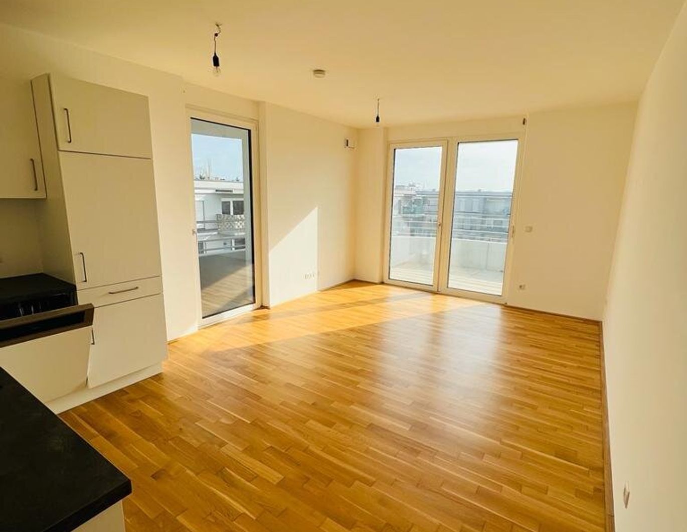 PROVISIONSFREIE Traumwohnung mit Weitblick, Tiefgaragenparkplatz und herrlicher Dachterrasse im Grünen