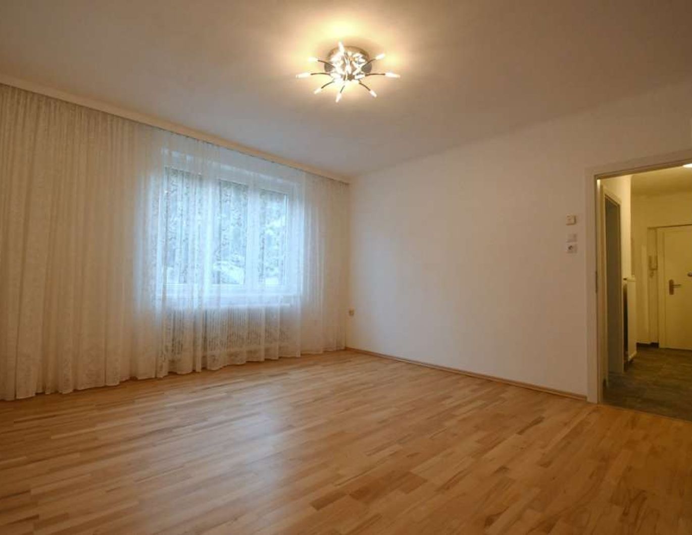 Helle Zweizimmerwohnung in ruhiger Grünlage (U1 Neulaa Nähe), ab 1.3.2026