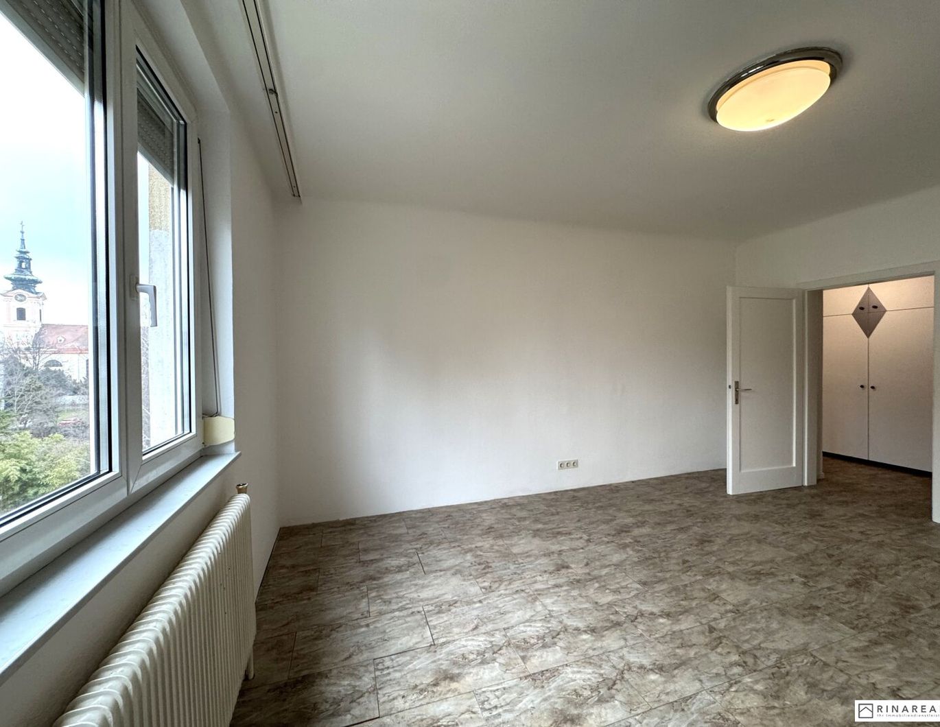 Schwechater Hauptplatz | 2 Zimmer Wohnung mit großzügiger Küche | ca. 65 m² | Innenhoflage