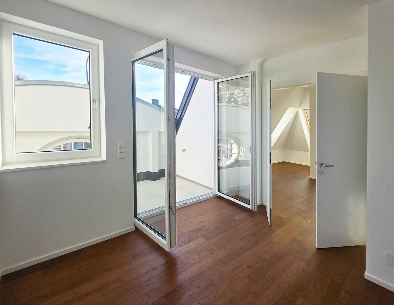 Traumhafte Dachterrassenwohnung mit Altbauflair - Erstbezug!