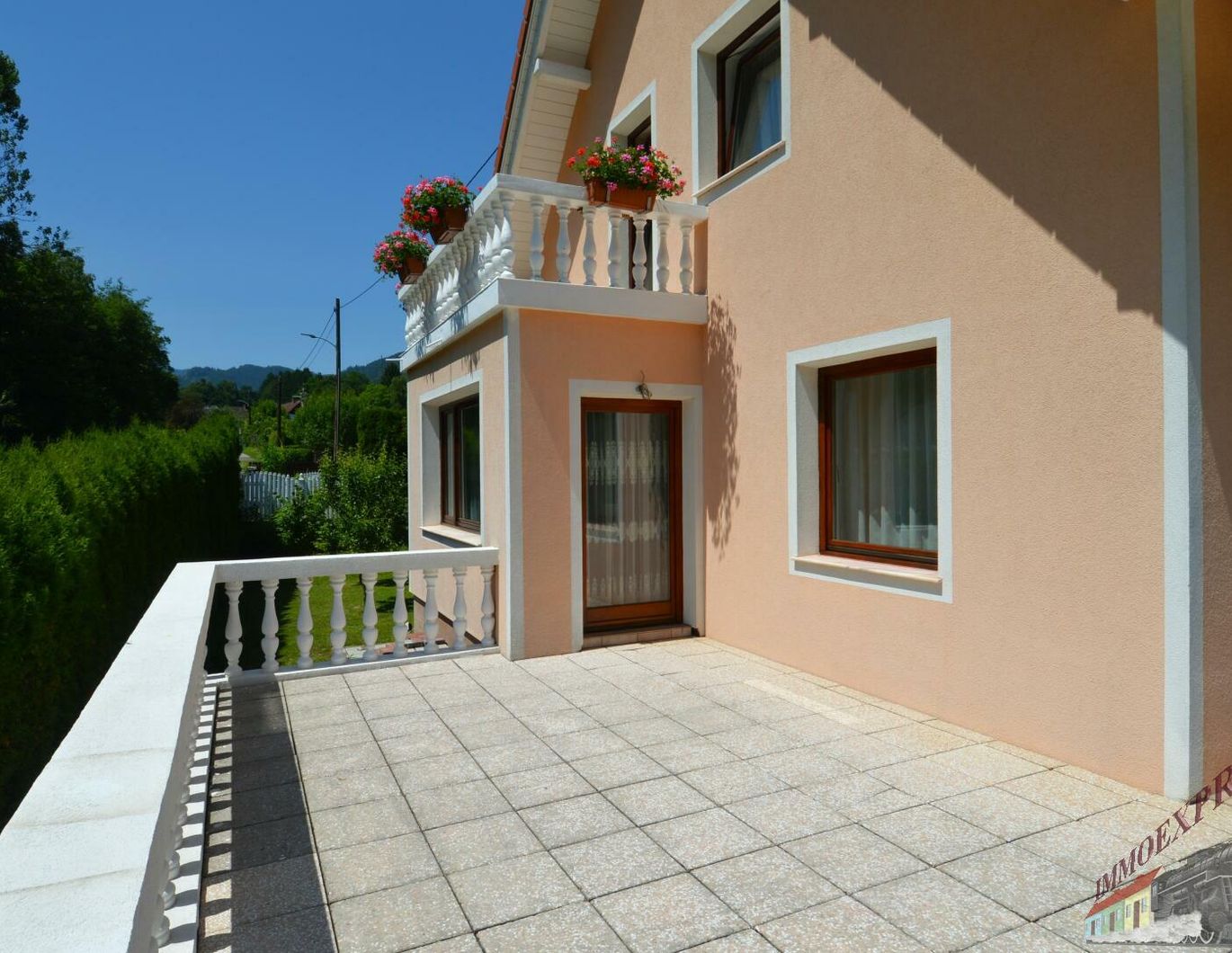 Großzügiges Einfamilienhaus mit 8 Zimmern auf 1.752 m²