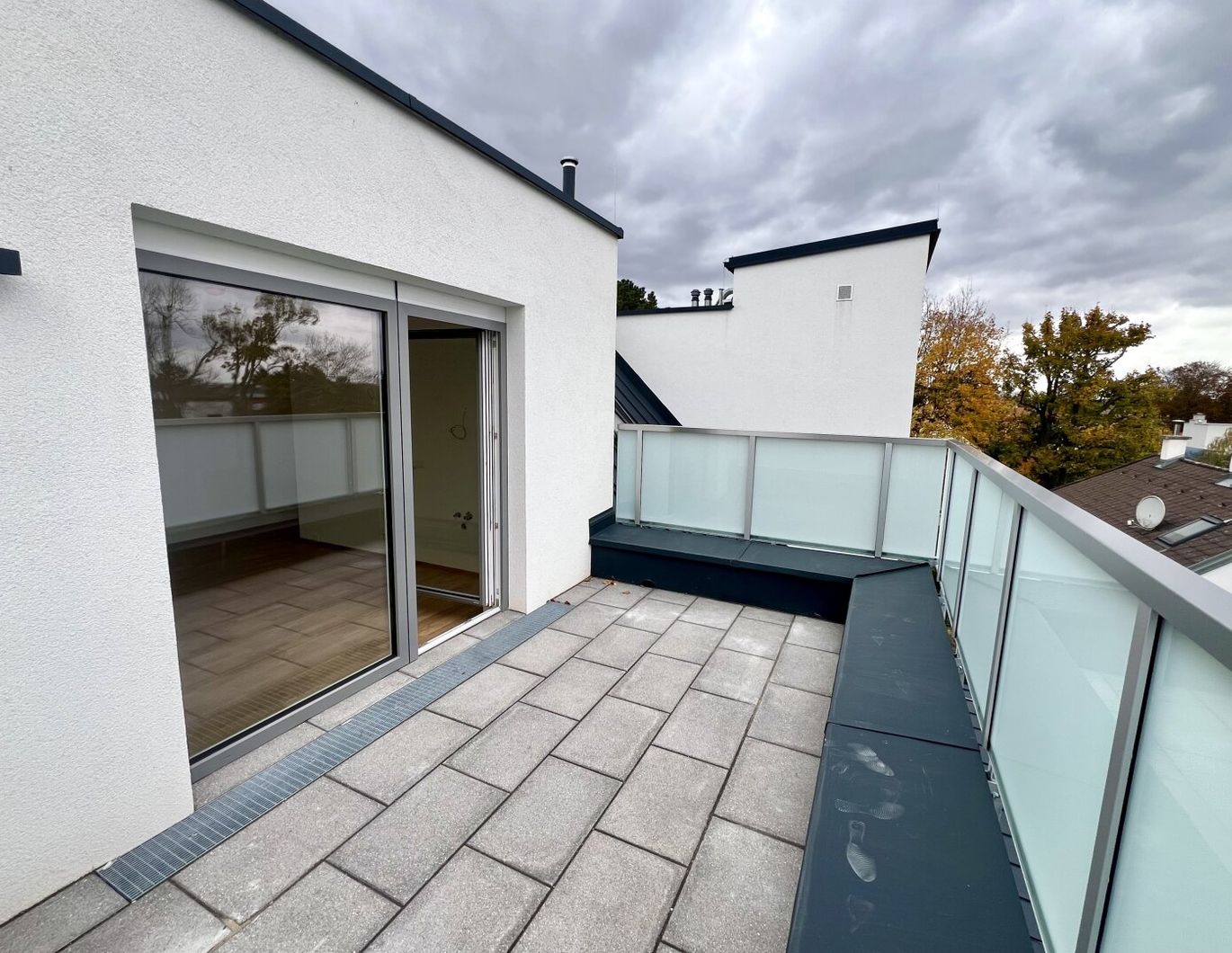 PROVISIONSFREI!!PANORAMABLICK - 2 - ZIMMER WOHNPARADIES MIT TERRASSE