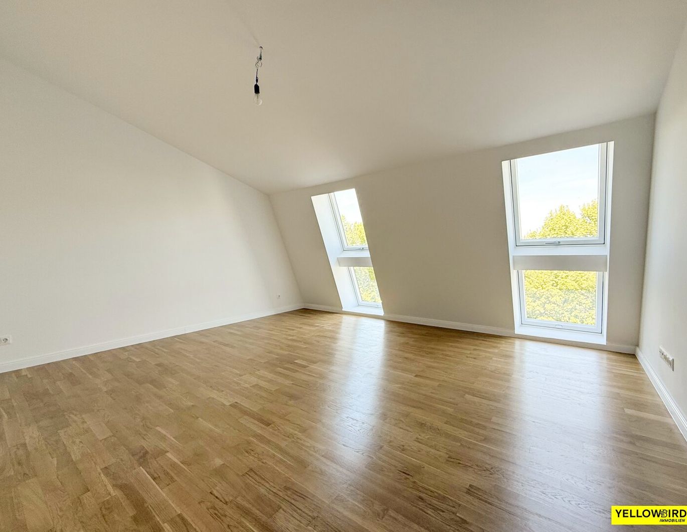 Erstbezug | DG | Balkon | Fußbodenheizung | AC | Gute Anbindung