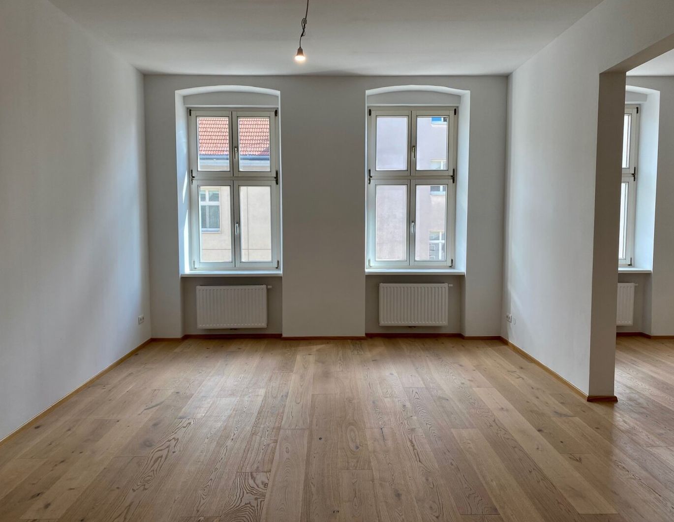 Schön sanierte 2 Zimmer Altbauwohnung mit perfekter Verkehrsanbindung