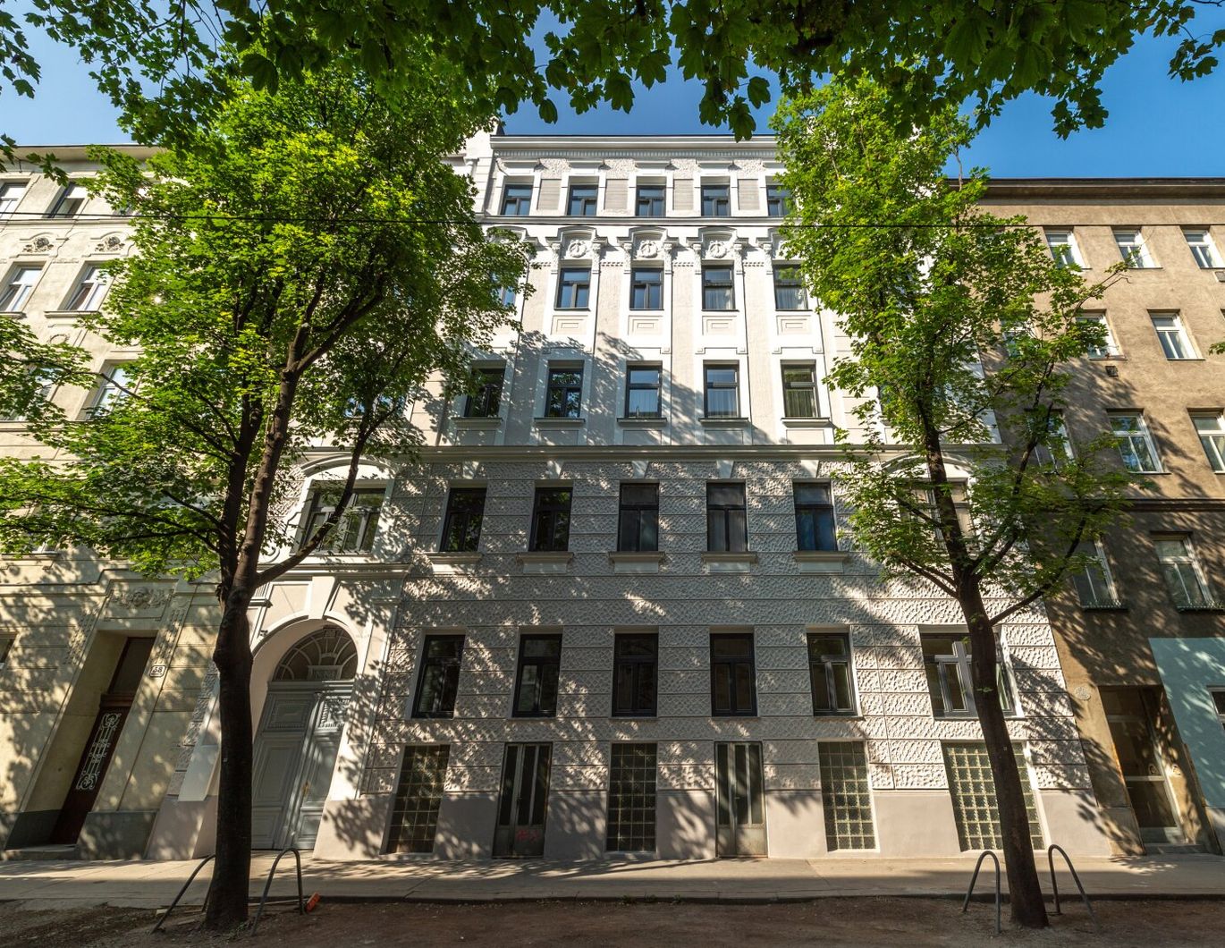 ++NEU++ Sanierungsbedürftige 4-Zimmer Altbauwohnung mit Terrasse in fantastischer Lage!