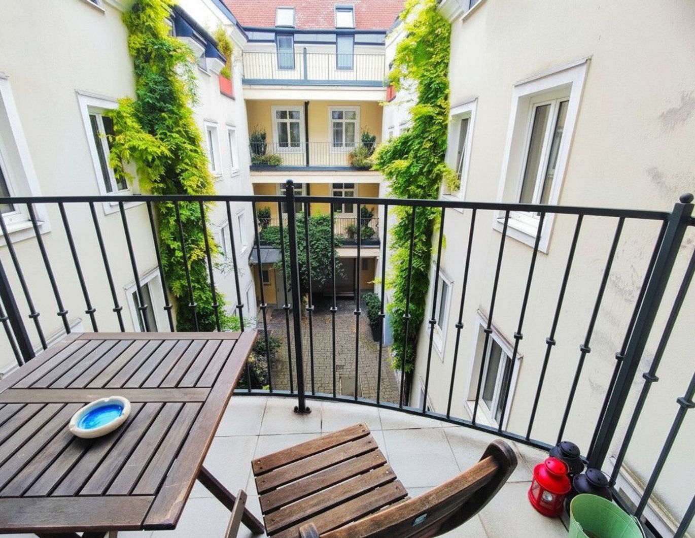 LINDENGASSE - Weitläufiger Wohnraum mit Balkon