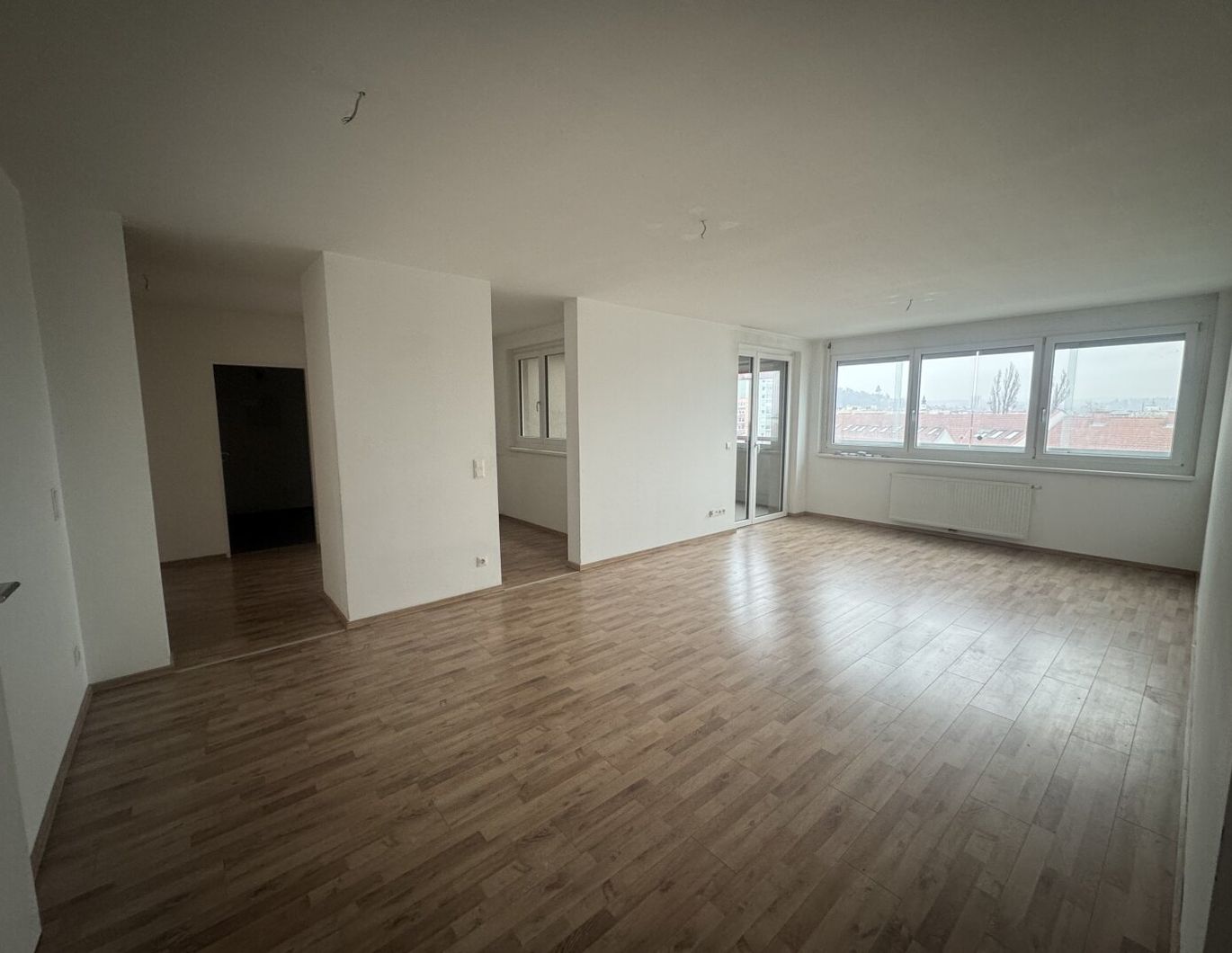 4 Zimmer Wohnung mit Balkon und Loggia unbefristeter Mietvertrag