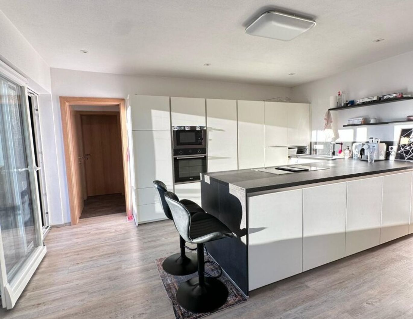 Modernes Einfamilienhaus mit Garage