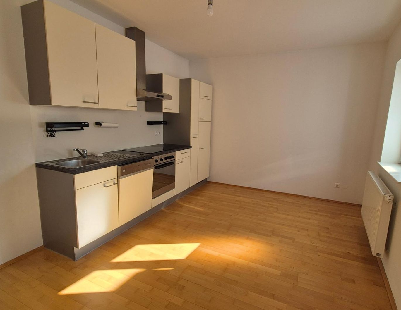 2 ZIMMER MIETWOHNUNG DIREKT IM ZENTRUM