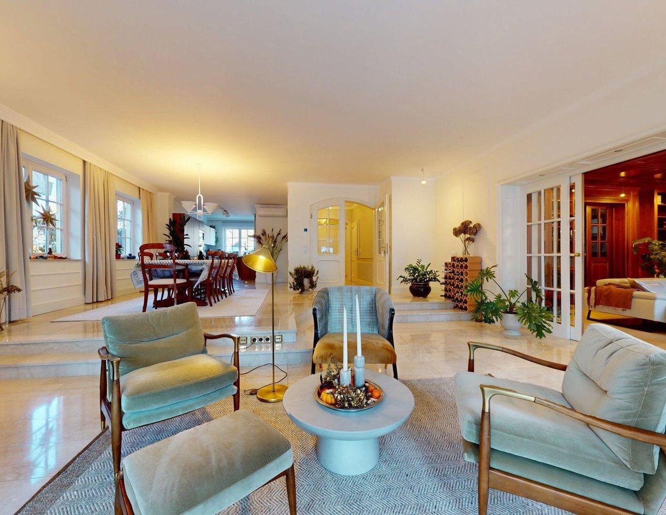 Elegante Villa in idyllischer Wienerwaldlage mit Pool und großem Garten