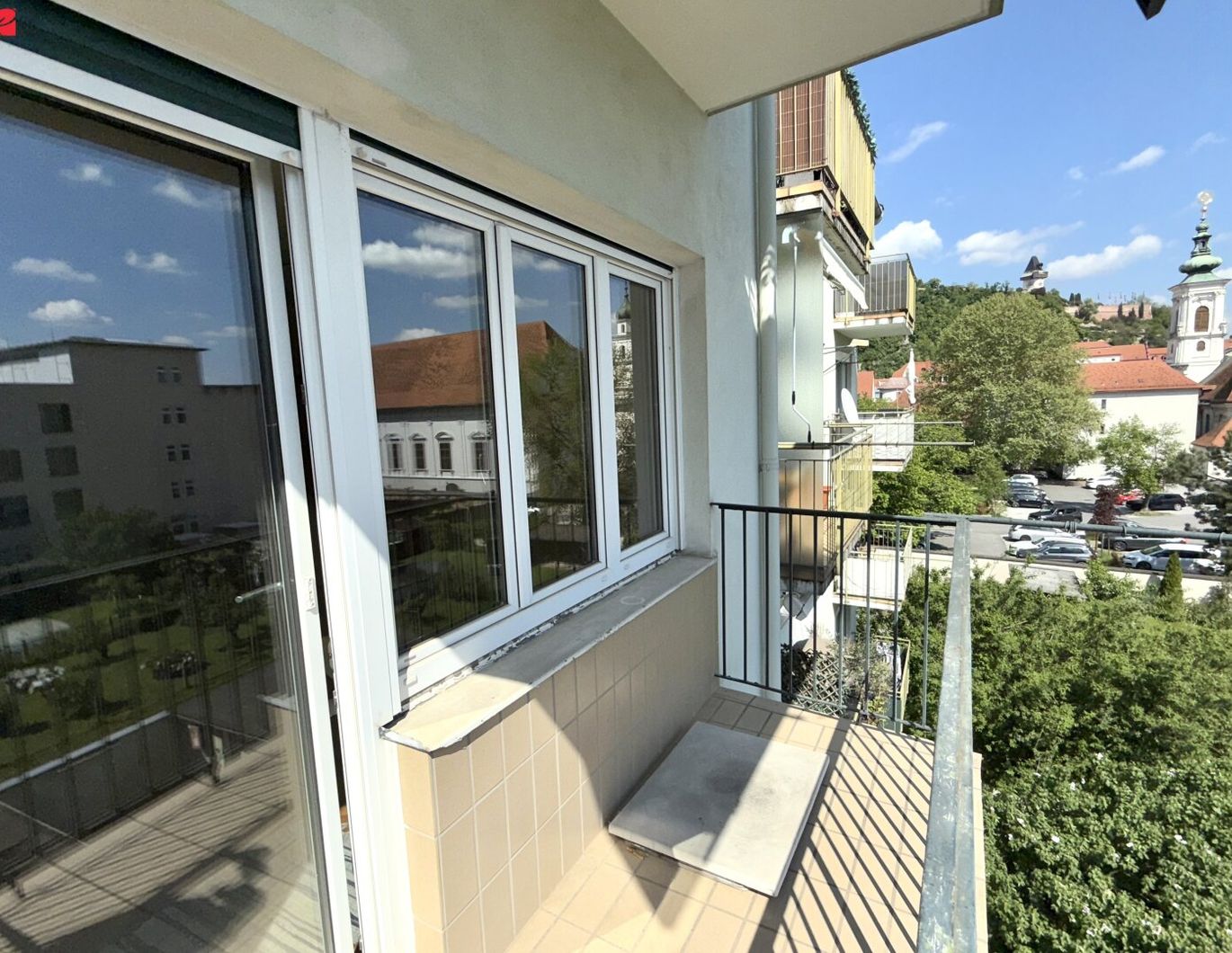 Schlossbergblick: Heller Altbau in Bestlage!