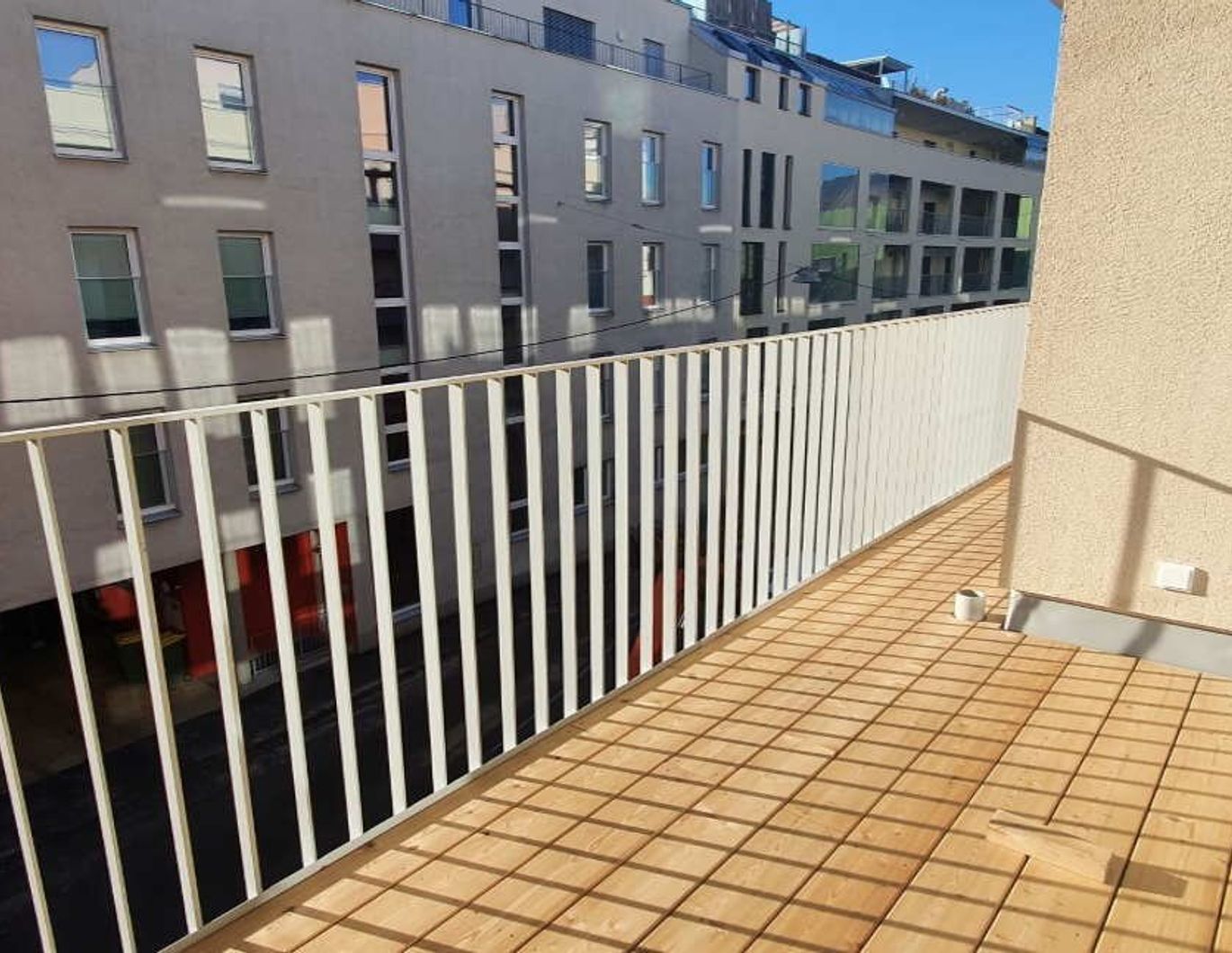 Beim LENDPLATZ: zentral, gemütlich, sonnig, ruhig; mit großem Balkon