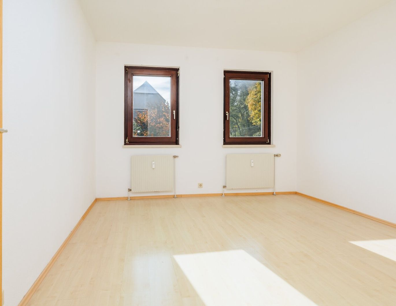 MODERN I ZENTRALE LAGE I FREUNDLICHE WOHNUNG MIT TIEFGARAGE I BADEWANNE I SONNIG I BALKON I IDEAL FÜR FAMILIEN I PROJEKT WOHNEN