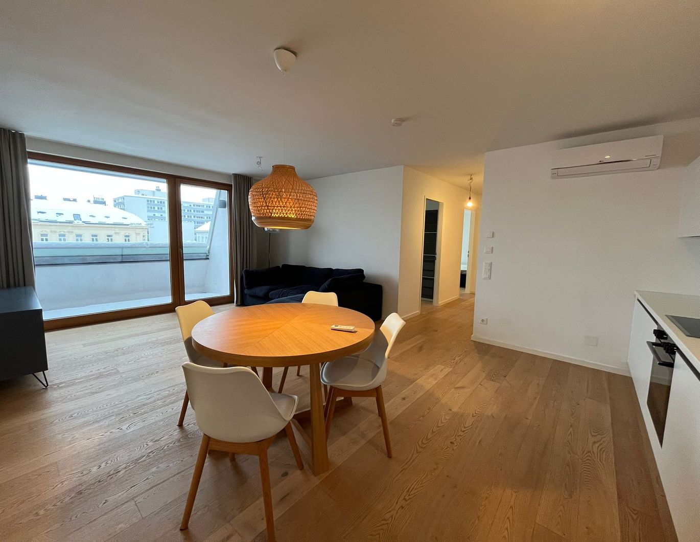 Moderne, möblierte 3-Zimmer Wohnung direkt an der U3 mit Terrasse