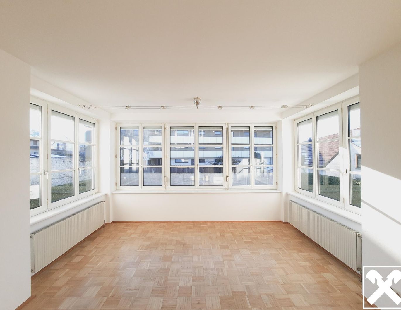 HELL, ANSPRECHEND, ZENTRAL! GARTENNUTZUNG UND PARKPLATZ INKL.