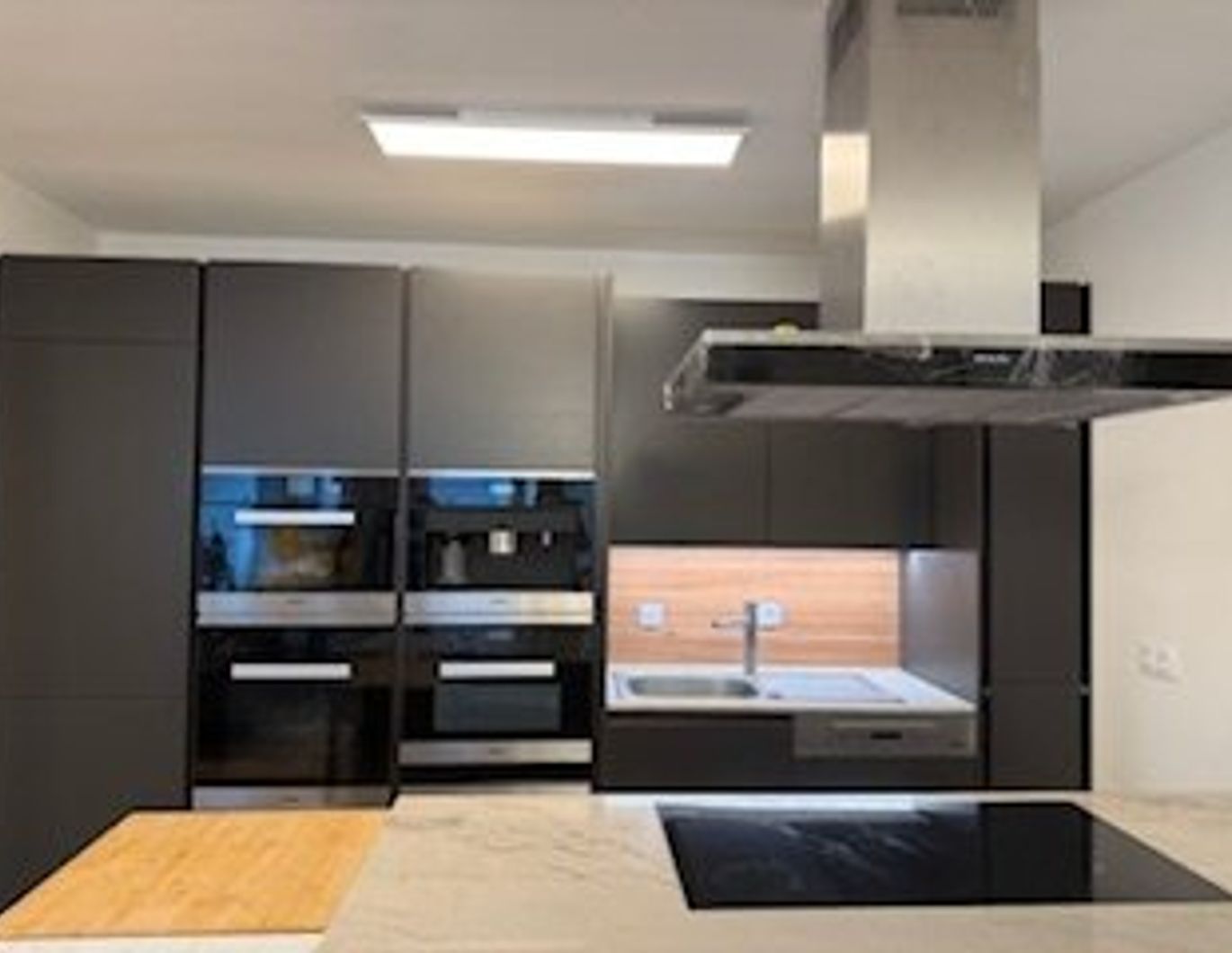 Wo Wohngefühl zu Lebensqualität wird- exklusives Wohnen in Eggenberg- mit Loggia, Garten und hochwertiger Ausstattung, Preis inkl. DAN-Küche, Möbel, Kellerabteil, Gartenanteil und Tiefgaragenplatz