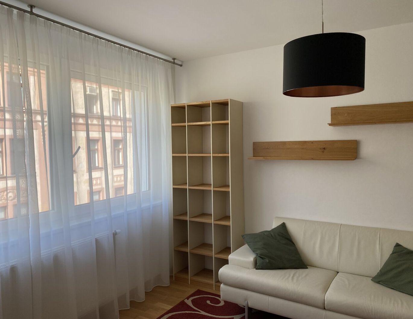 1150 WIEN - NIEDRIGENERGIEHAUS - GEMÜTLICHE TEILMÖBLIERTE 2-ZIMMER-WOHNUNG IN RUHELAGE