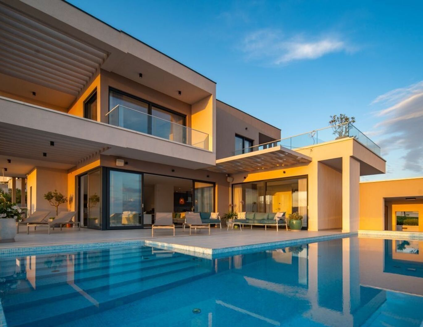 Luxusvilla in dominanter Lage mit Blick aufs Meer