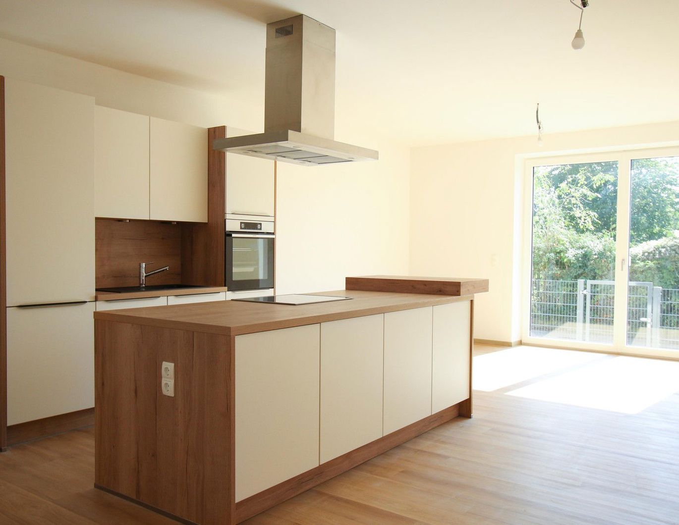 Top Lage: Moderne private Gartenwohnung - Erstbezug