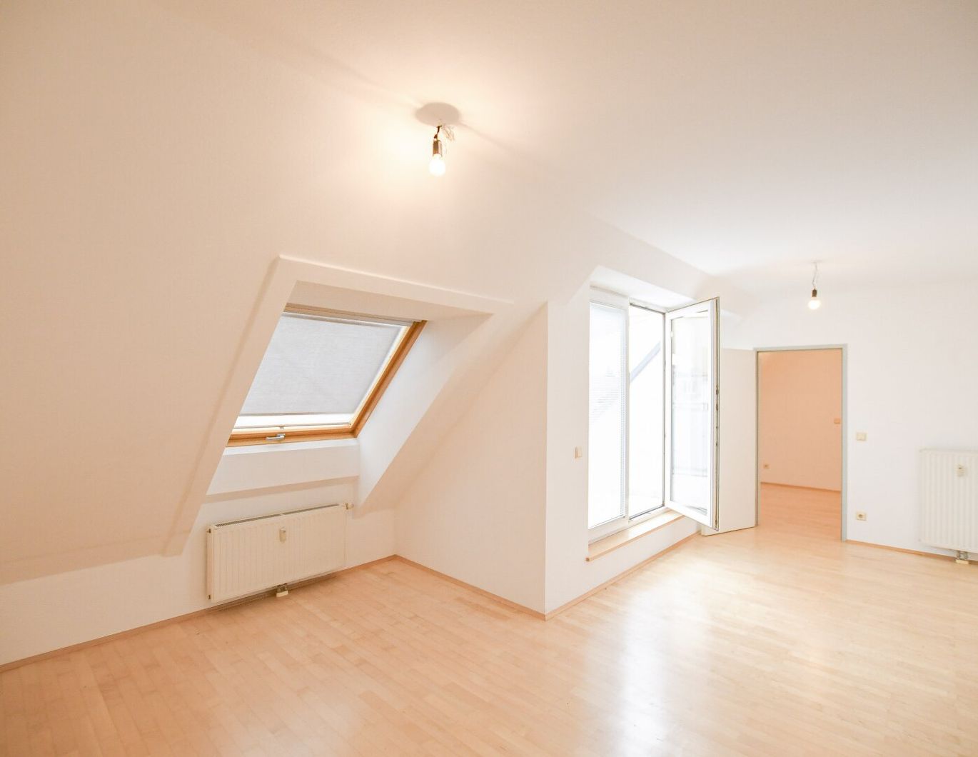 Helle 2-Zimmer-Dachgeschosswohnung mit Terrasse nähe U4 Braunschweiggasse