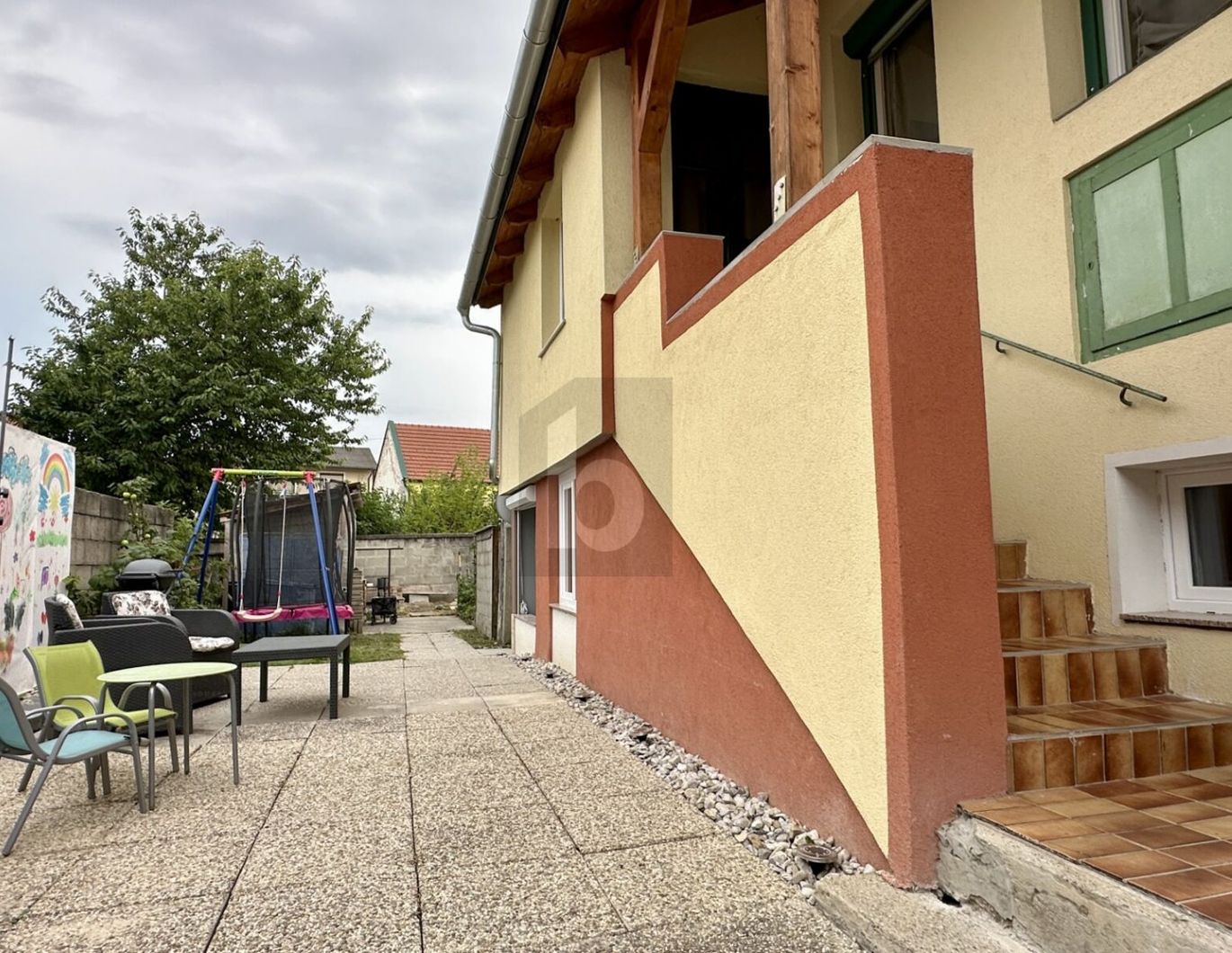 RENOVIERT IN TOP SIEDLUNGSRUHELAGE MIT 2 GETRENNTEN EINHEITEN