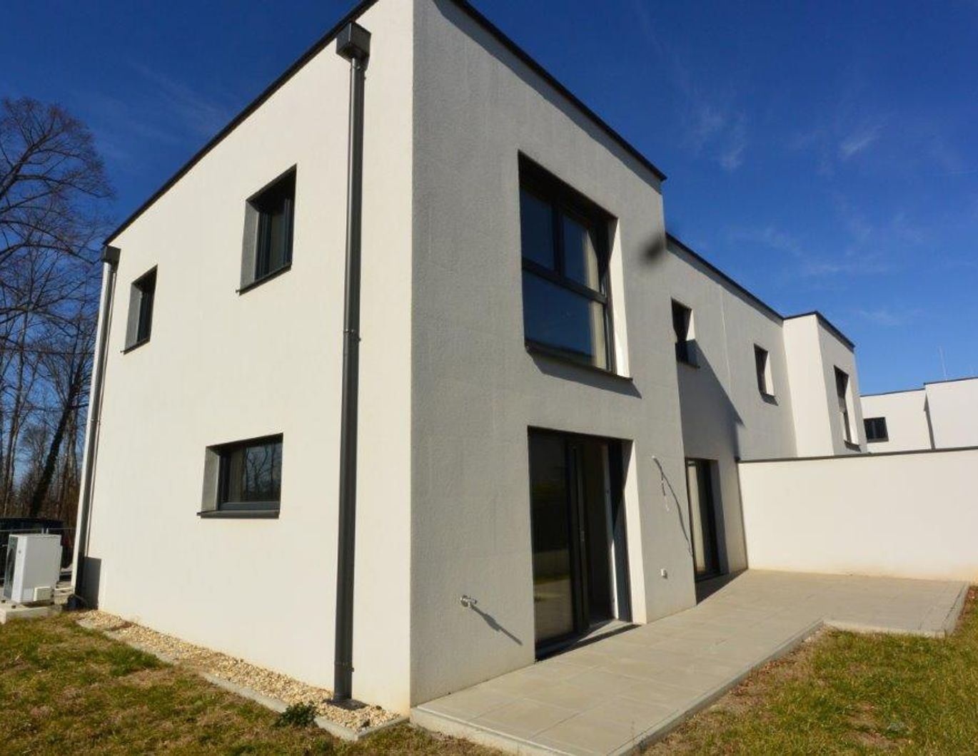 Neubau! Doppelhaushälfte - 4 Zimmer, Keller, Garten, 2-KFZ-Abstellplätze in Himberg!