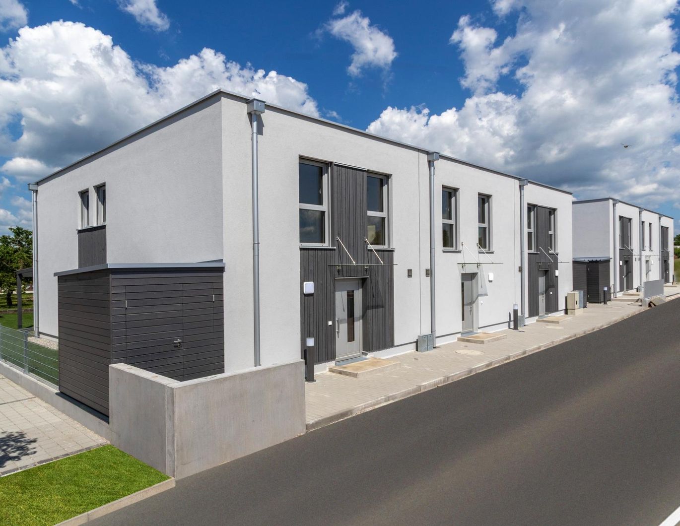 QUALITY LIVING IN ZAUBERHAFTER GRÜNLAGE IN KREMS AN DER DONAU - GNEIXENDORF MIT BLICK AUF STIFT GÖTTWEIG UND ÜBER DAS DONAUTAL - EXKLUSIVES WOHNEN - RAIFFEISEN WOHNBAU - PROVISIONSFREI