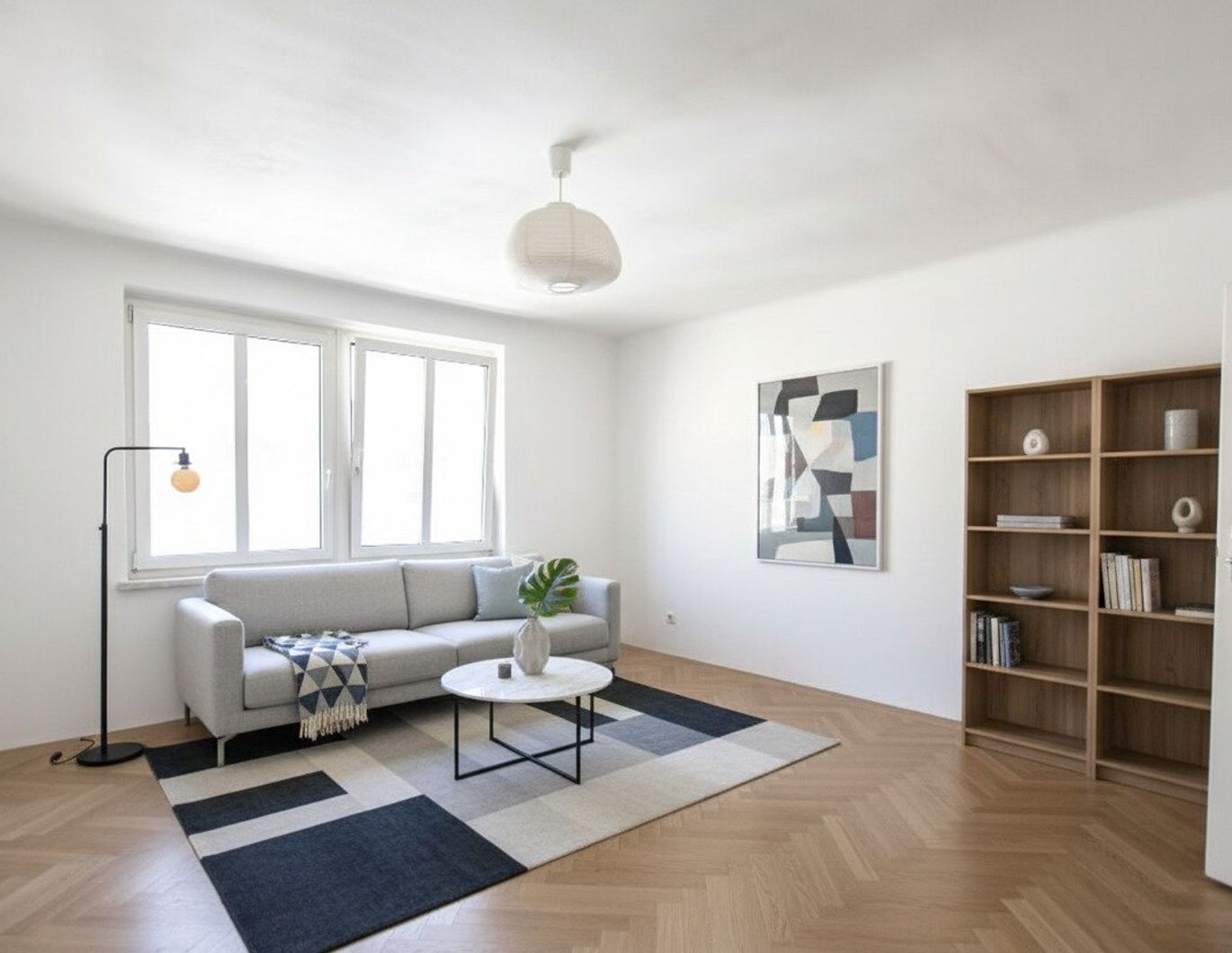 Direkt am Schweizergarten: Schöne 2-Zimmer-Wohnung mit separater Küche