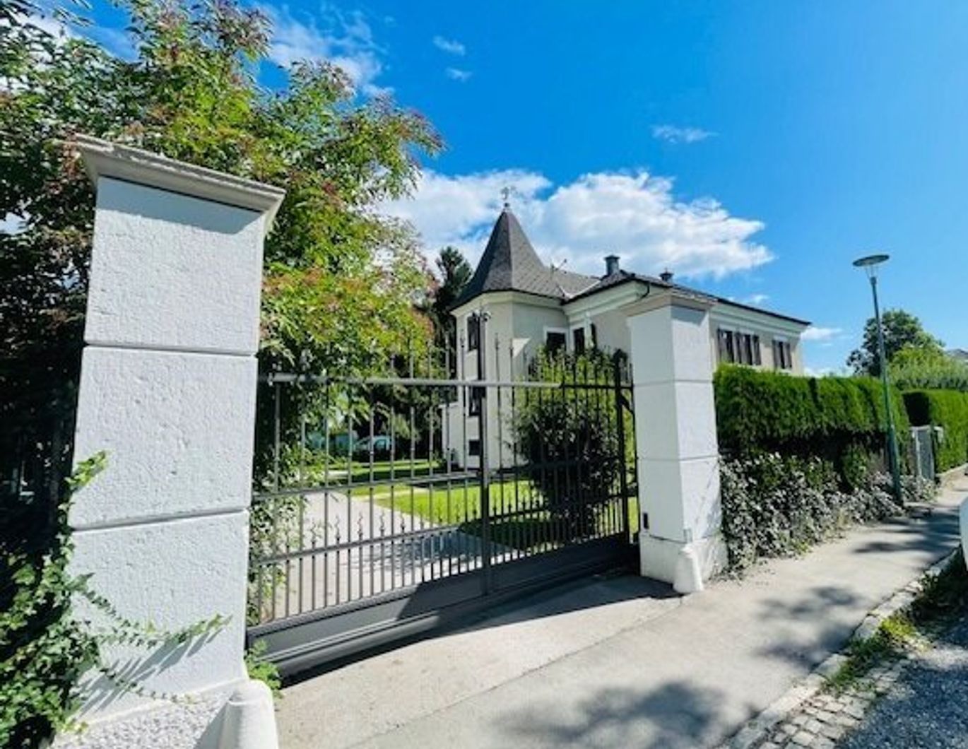 Herrschaftliches Wohnen in luxuriöser Villa!