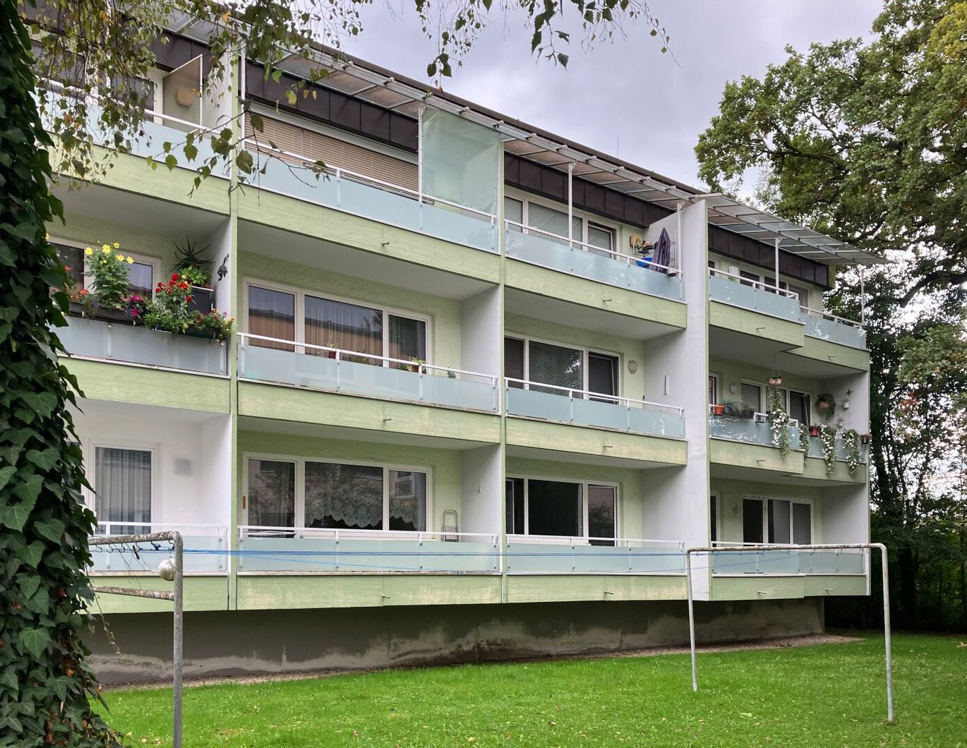 Schöne, große 3-Zimmer-Wohnung mit Loggien nähe Schloss Aigen zu vermieten