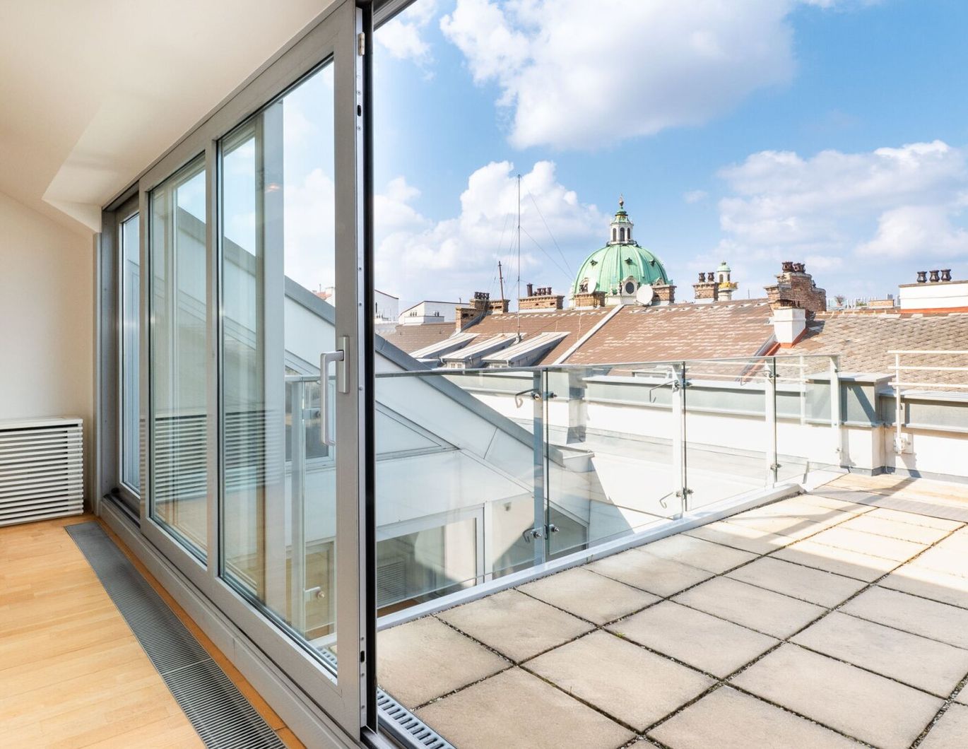 Exklusive Dachgeschosswohnung mit imposanter Dachterrasse am Schwarzenbergplatz