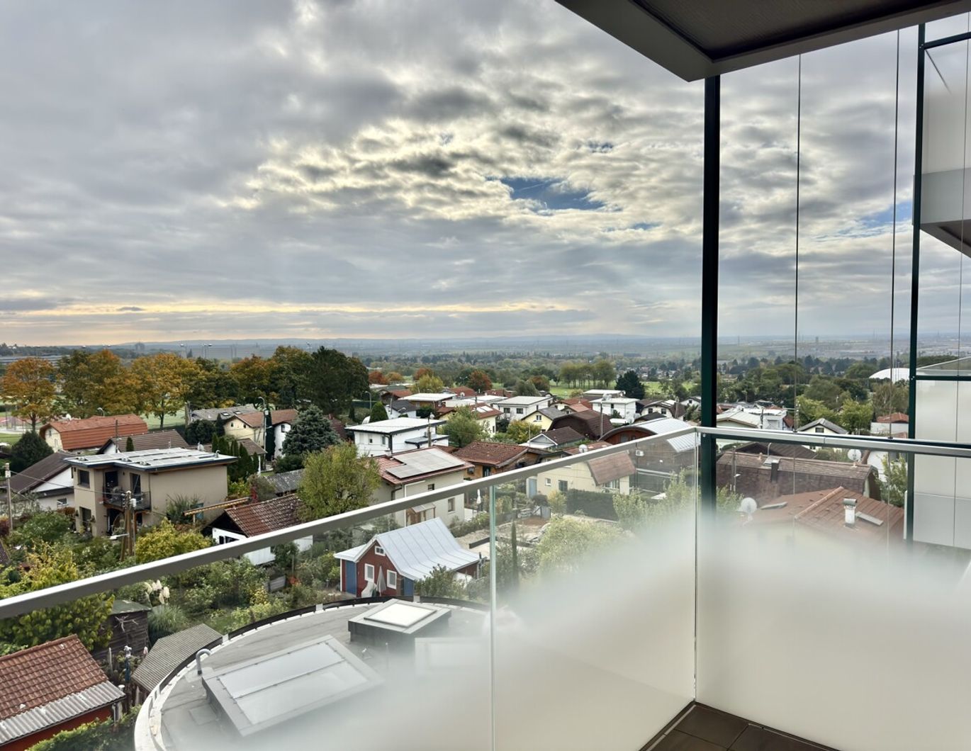 Provisionsfrei und neu: 4. Stock mit Weitblick - Luxuriös Wohnen im exklusiven Prachtgarten