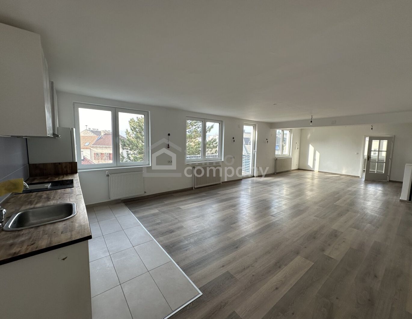 Lichtdurchflutete 3-Zimmer-Wohnung mit 130 m2 und Balkon in 1210 Wien - Ihr neues Zuhause wartet!