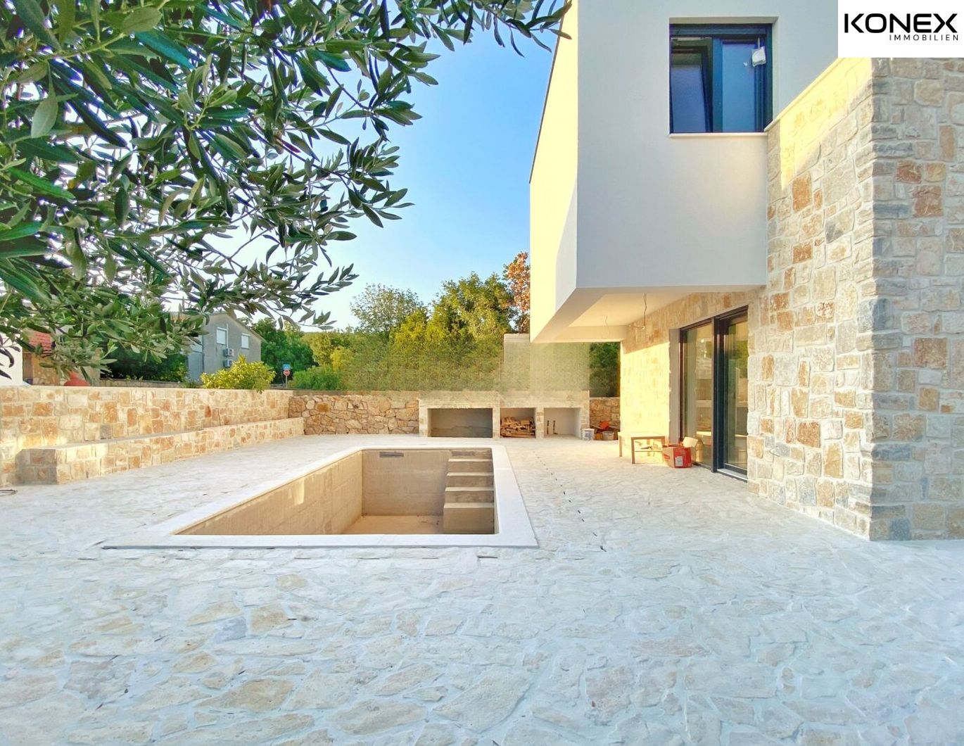 HRV - Nur 500 Meter vom Meer entfernt, Exklusives Steinhaus mit Pool nahe Zadar zu verkaufen