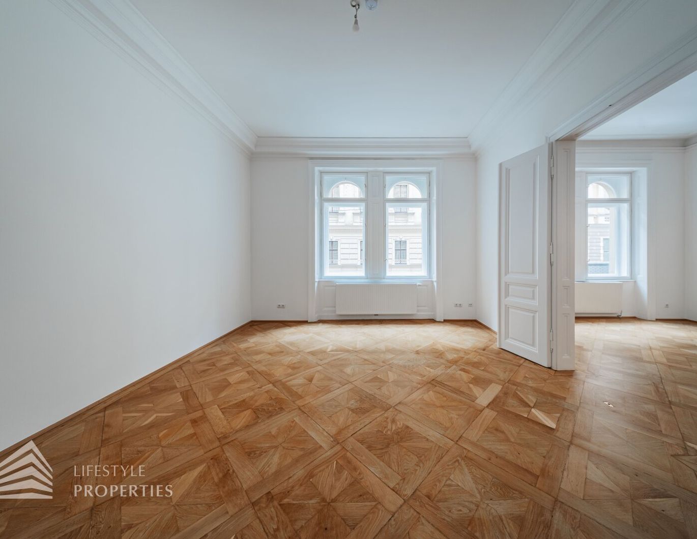 Elegante 3-Zimmer Altbauwohnung mit Balkon, Nähe Karlsplatz