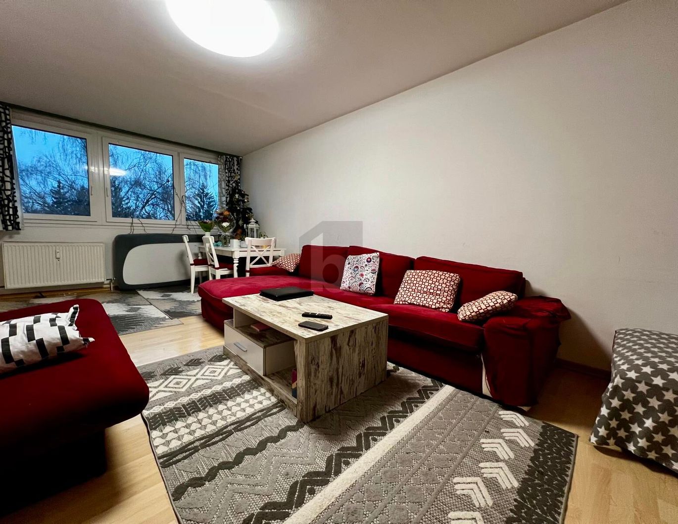 PRAKTISCH UND PREISWERT MIT GUTER RAUMAUFTEILUNG!