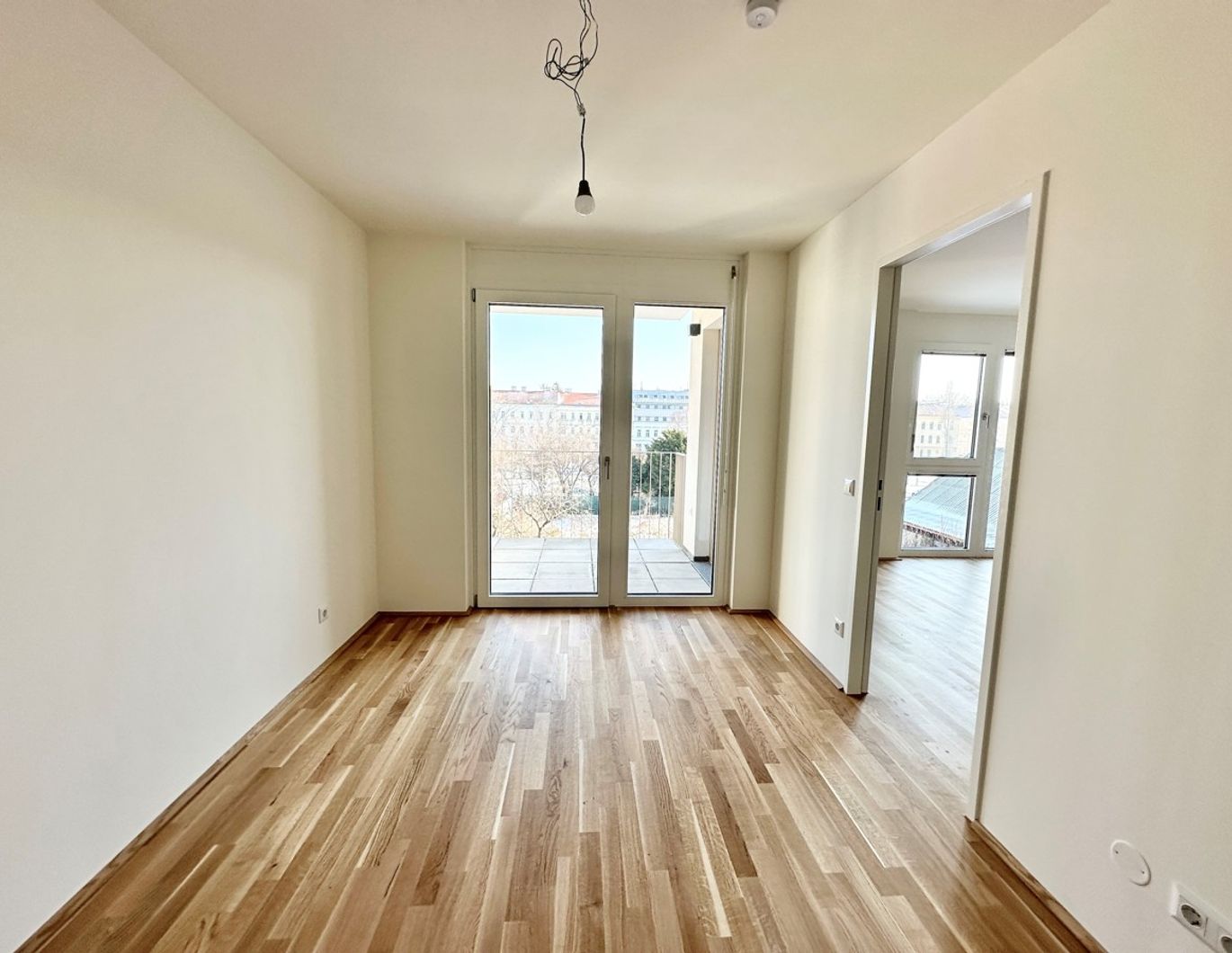 NEU! Balkon, neue Küche, provisionsfrei und Erstbezug