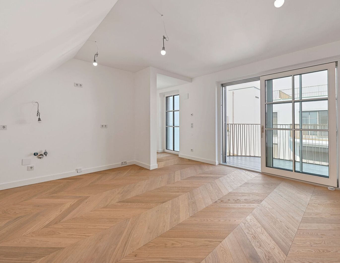 LUXUS beim NASCHMARKT! Zwei-Zimmer-Erstbezug mit Balkon im 2. Dachgeschoß