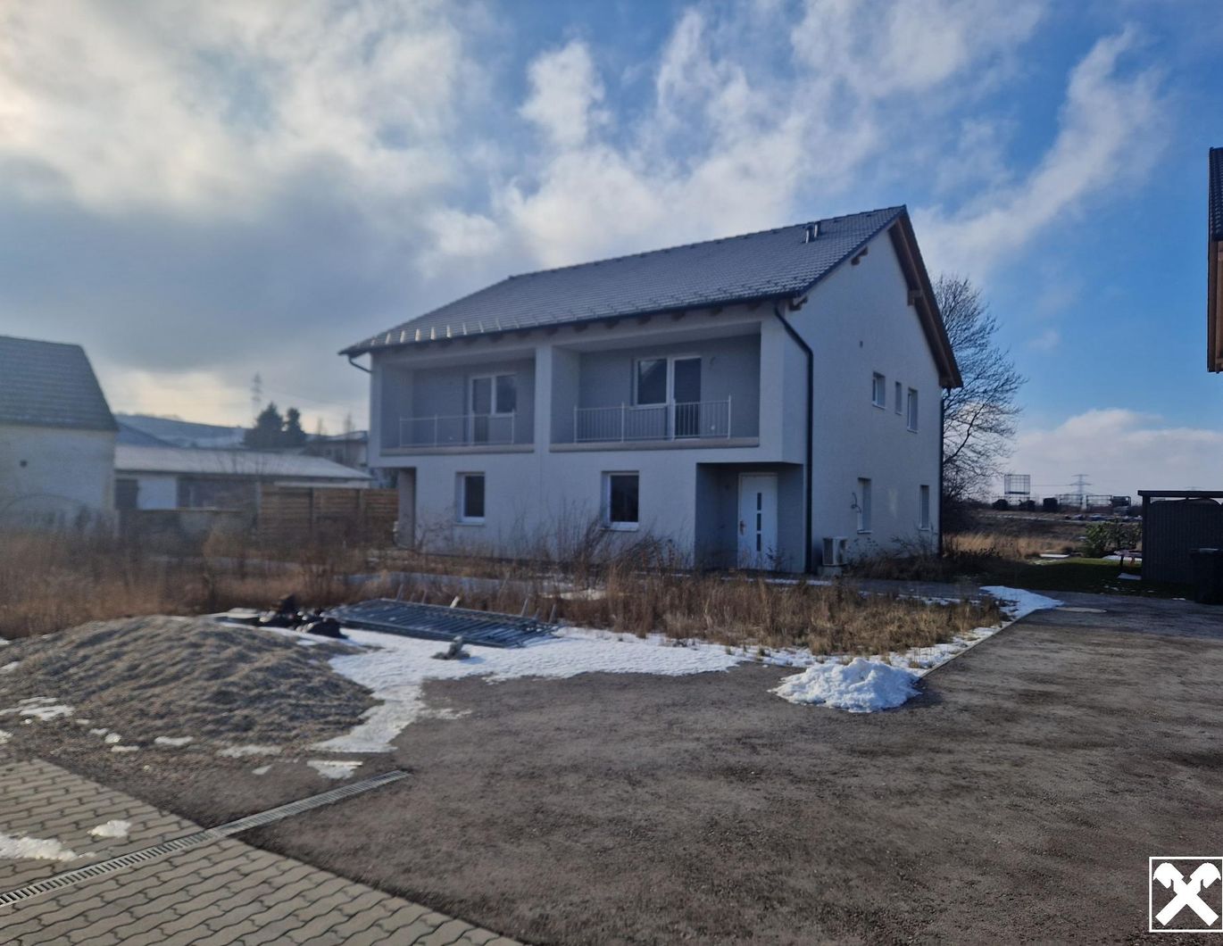 BAUHERREN AUFGEPASST: GELEGENHEIT AUF EINE DOPPELHAUSHÄLFTE MIT GERINGFÜGIGEN FERTIGSTELLUNGSARBEITEN