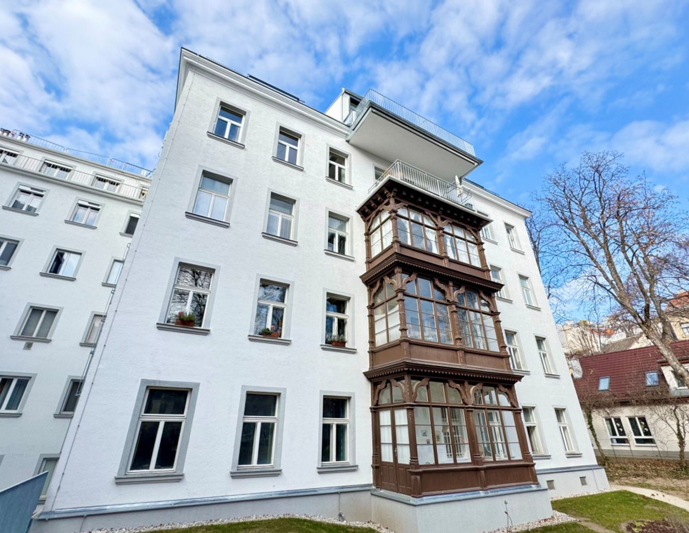 RARITÄT | TOPLAGE NÄHE KUTSCHKERMARKT | ZWEI EXKLUSIVE DACHGESCHOSSWOHNUNGEN | KOMPLETTER HINTERTRAKT