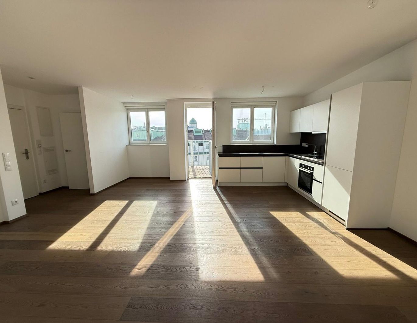 Urbanes Wohnen nahe Naschmarkt -  Charmante 3-Zimmer-Dachgeschosswohnung mit Balkon!