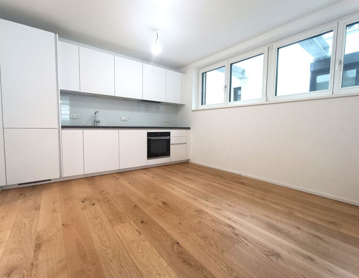 Moderne 3-Zimmer Wohnung mit Freifläche & hochwertiger Ausstattung! Klimaanlage & Fußbodenheizung! Nähe U4 Margaretengürtel & Pilgramgasse!