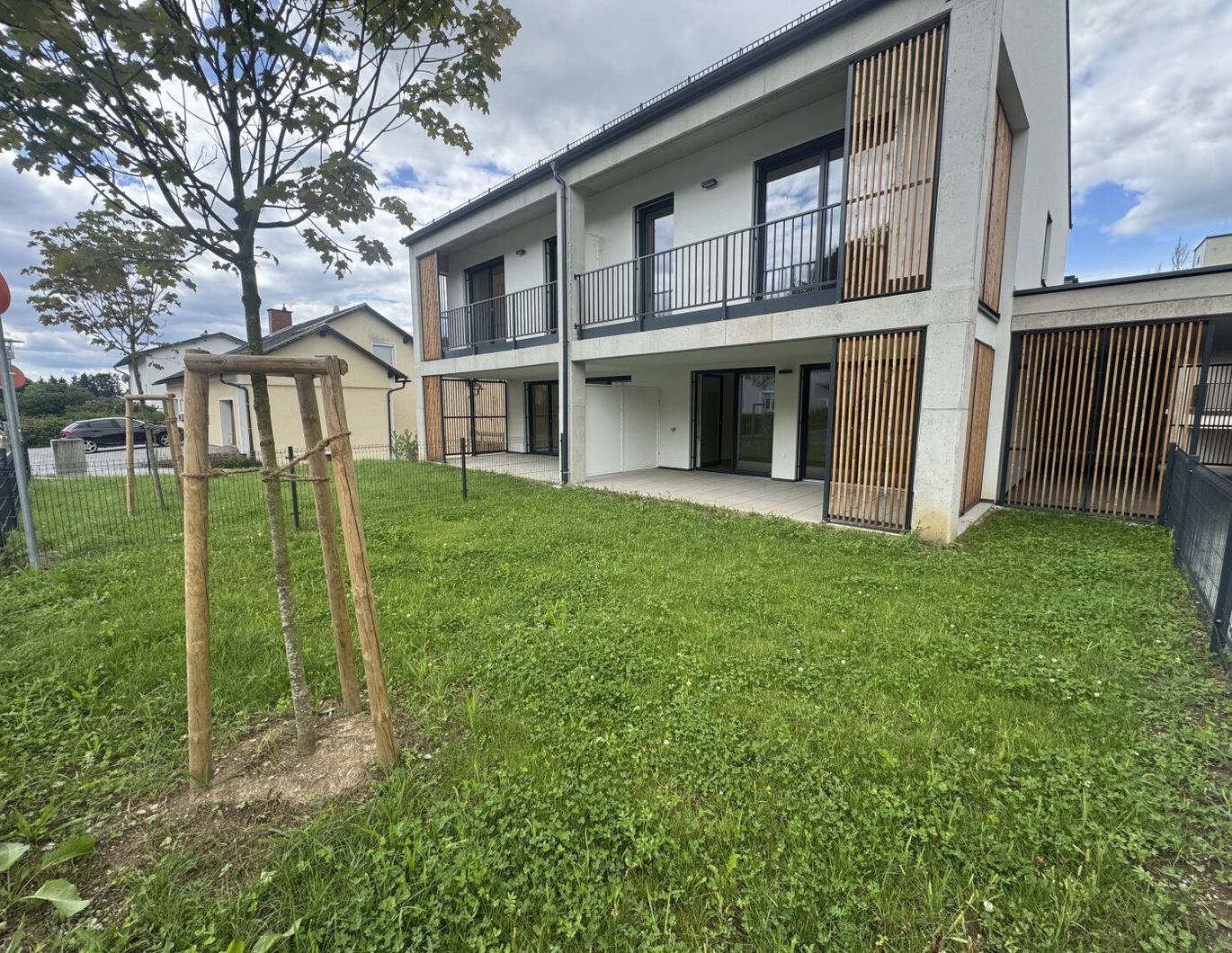 Hochwertiges 4 Zimmerwohnung mit Eigengarten!