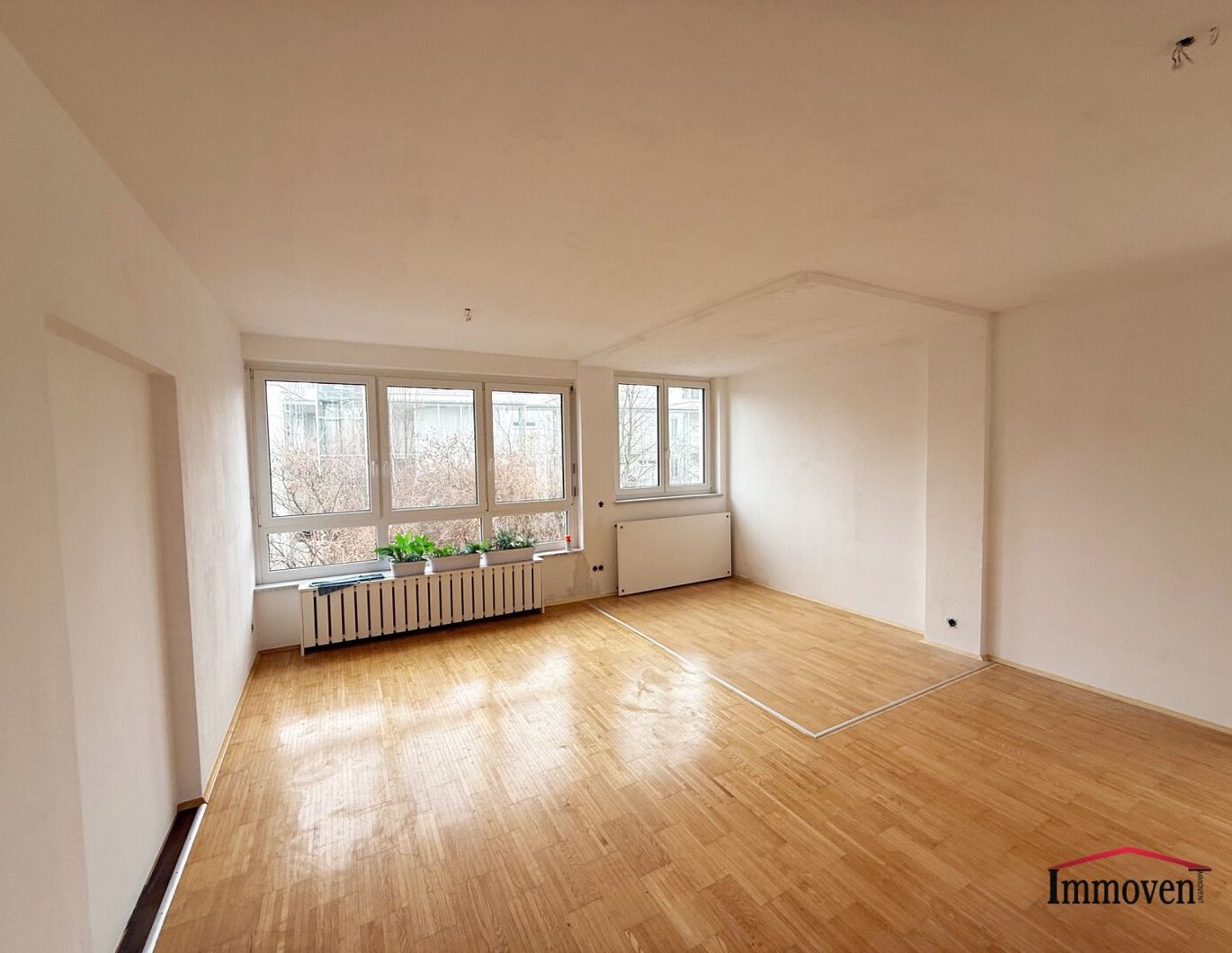 Helle 2-Zimmerwohnung mit großer Terrasse und Tiefgaragenplatz!
