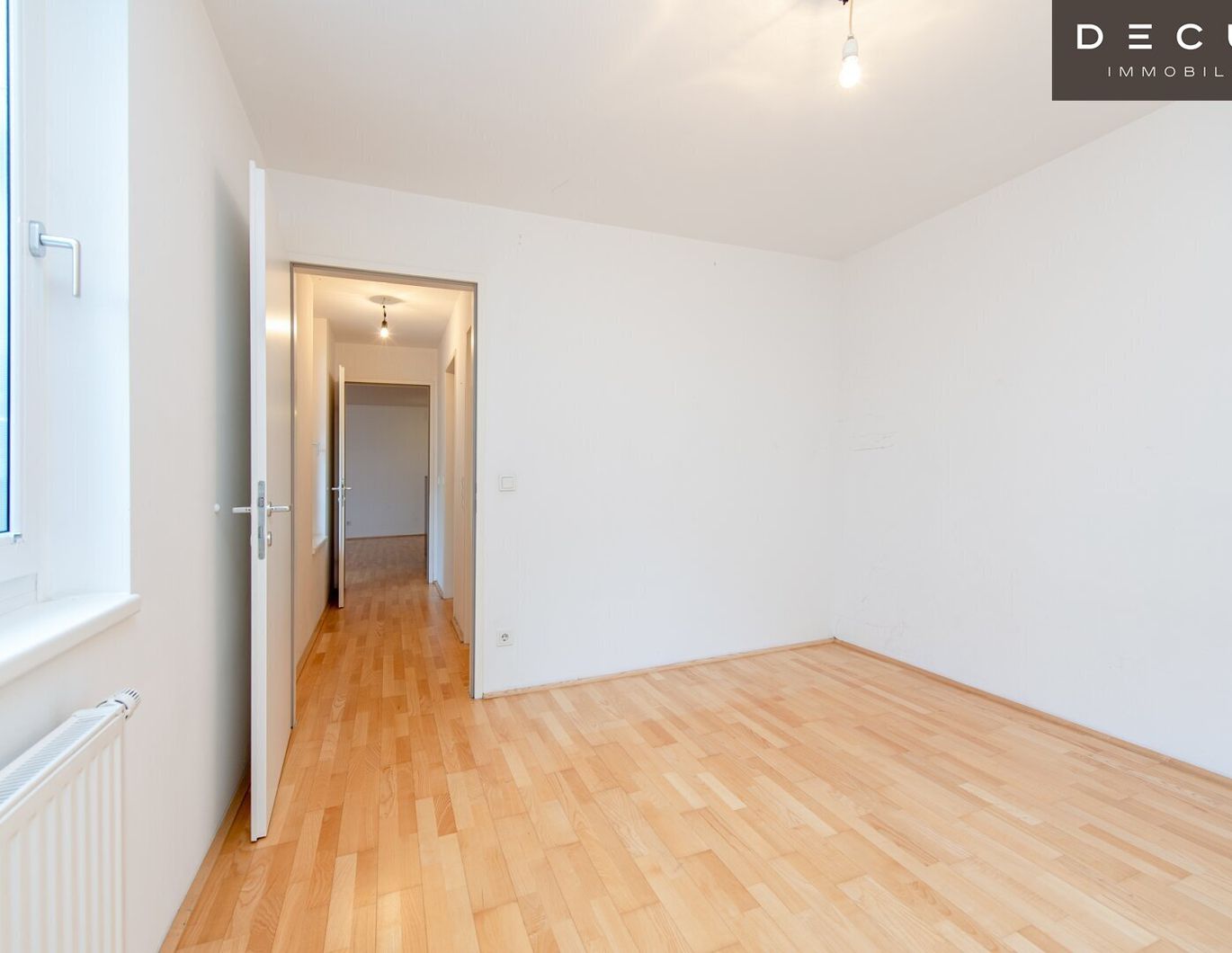 /GROßE TERRASSE / NÄHE UBAHN / 2-ZIMMER WOHNUNG