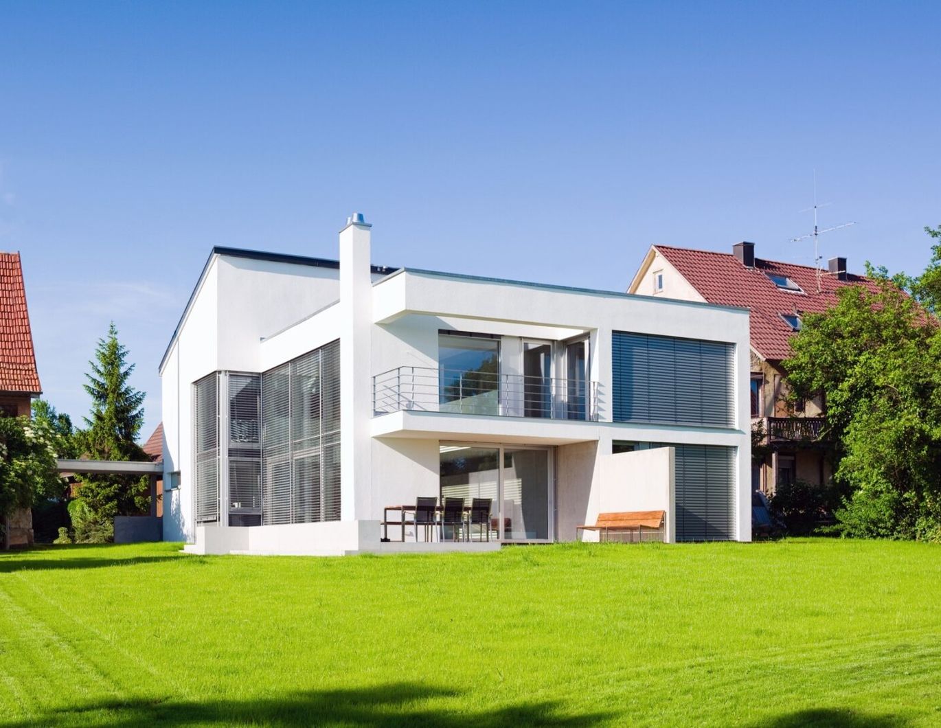 Erstbezug! Moderne 8-Zimmer Villa in Ruhelage