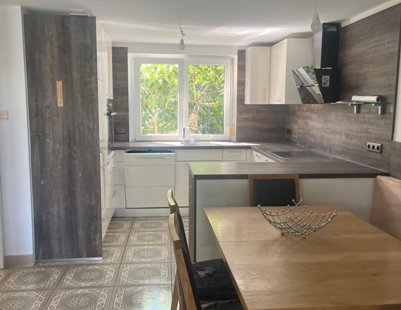 Teilmöbliertes Traumhaus in einer Kleingartensiedlung mit Pool, Garten und einem Wohnkeller